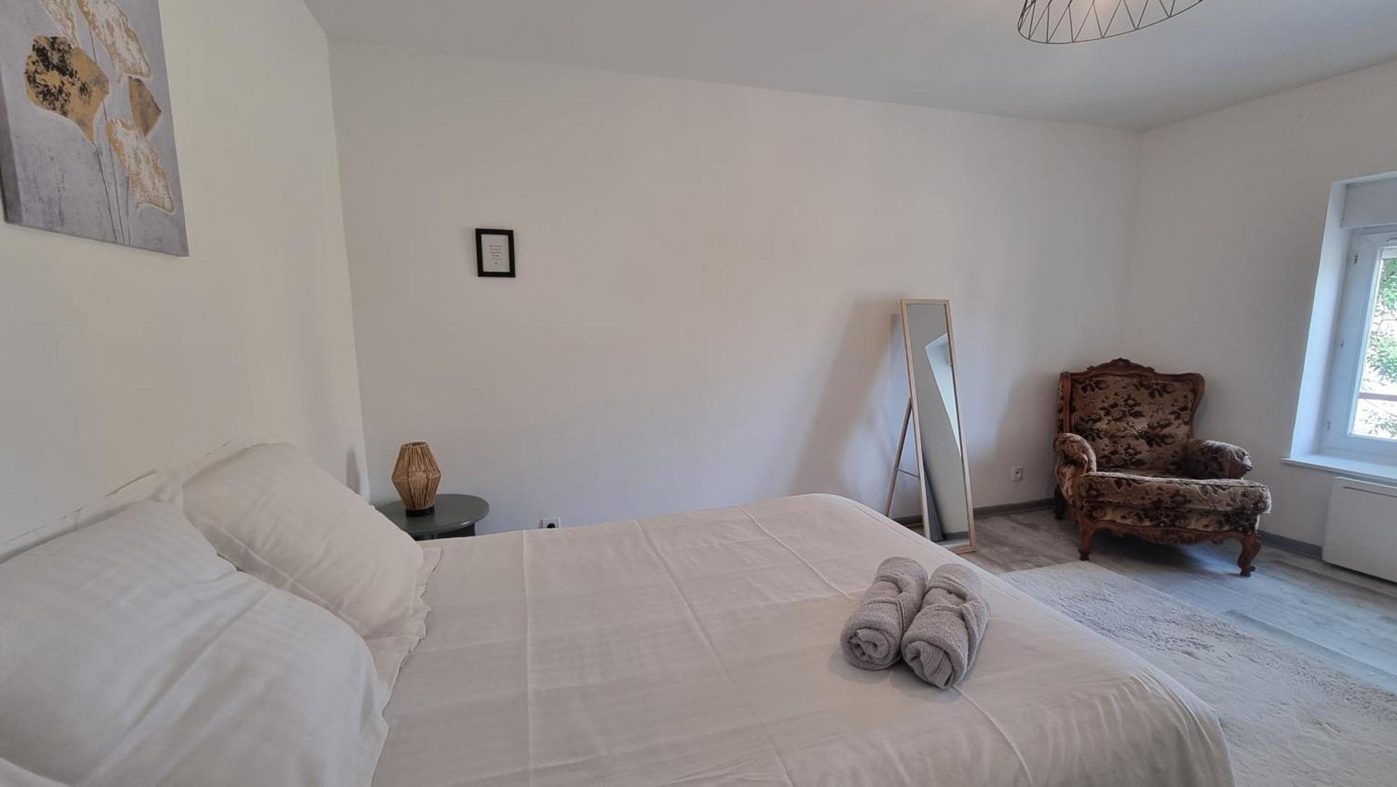 T2 Centre Renove 40 M2 Confort ! Charleville-Mezieres Bagian luar foto